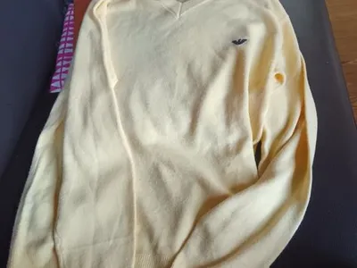 Suéter Vintage Armani Jeans – Lã Virgem – Amarelo (Ano 2000)
