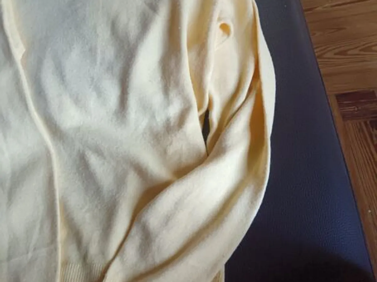 Suéter Vintage Armani Jeans – Lã Virgem – Amarelo (Ano 2000)
