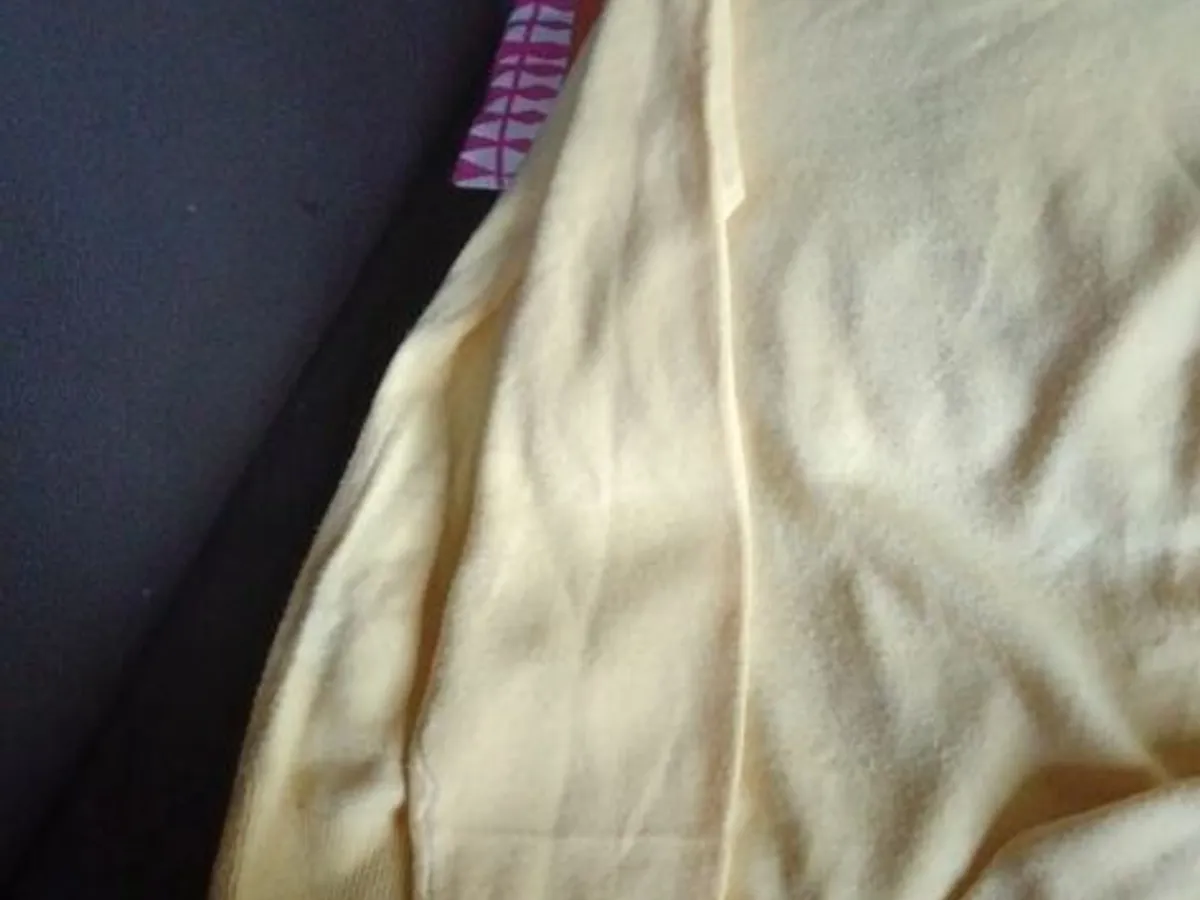 Suéter Vintage Armani Jeans – Lã Virgem – Amarelo (Ano 2000)
