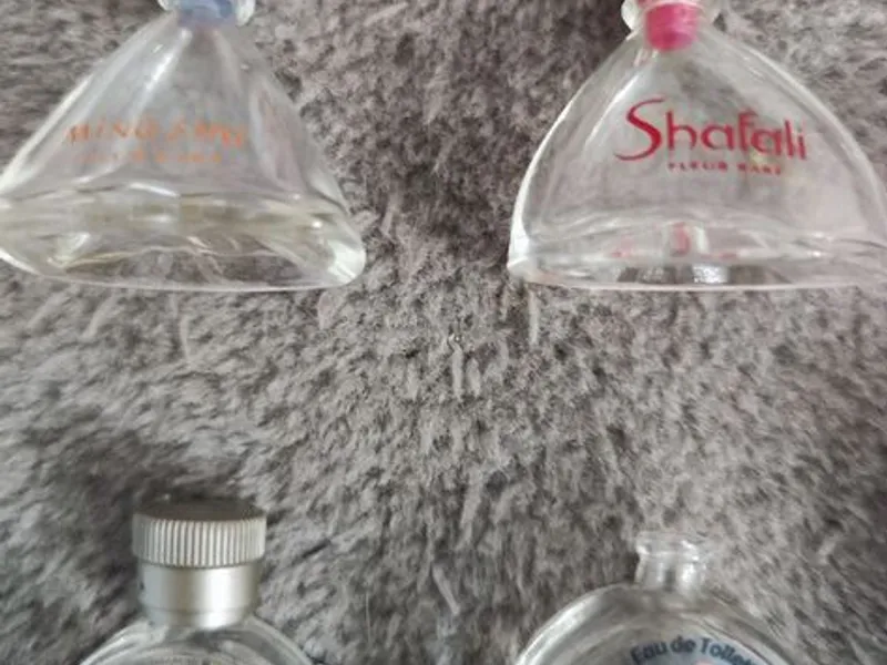 Miniaturas vazias de perfumes da Yves Rocher e out