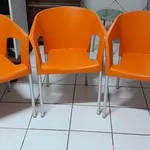 3 cadeiras laranja 3