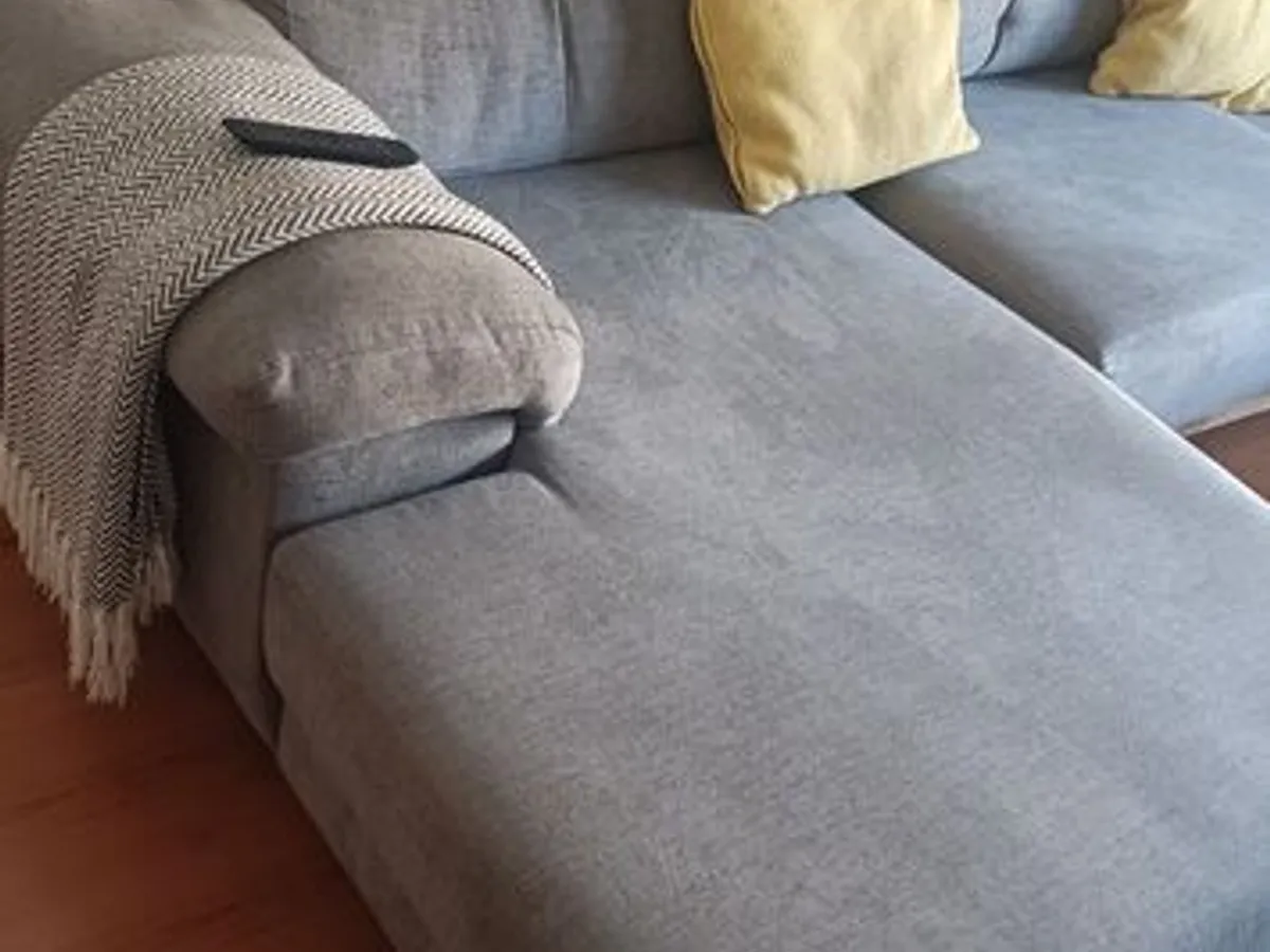 Sofá com chaise long