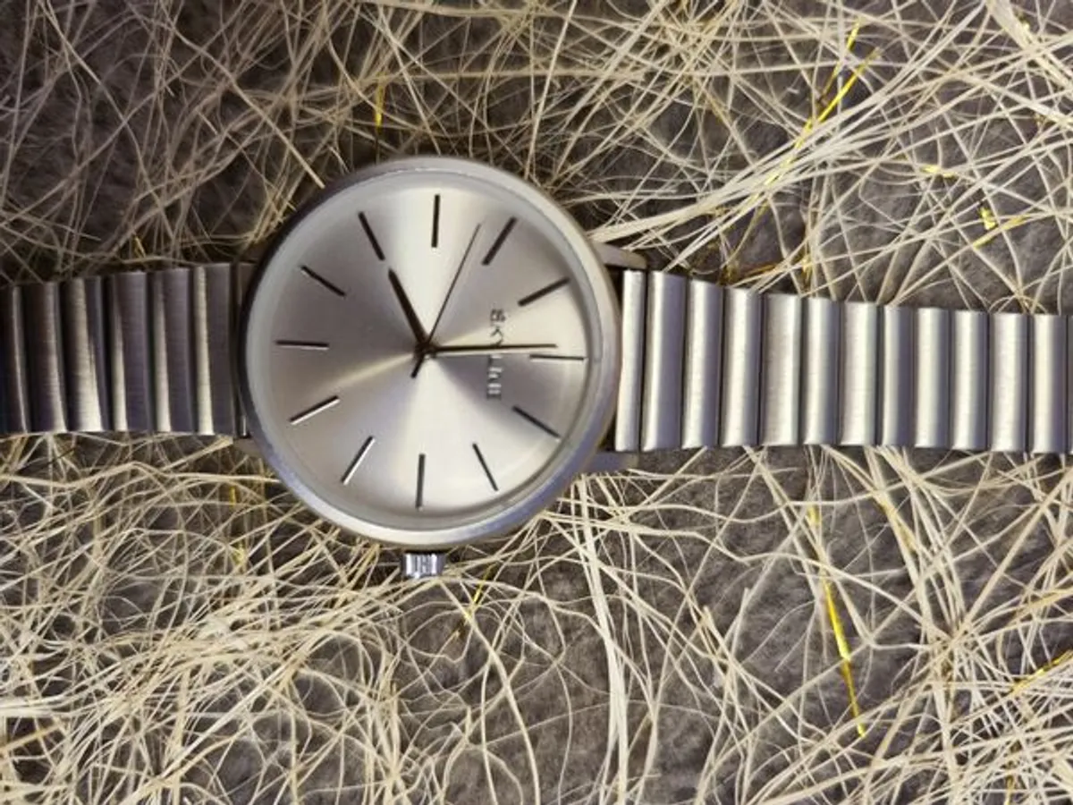 Relógio de pulso feminino prateado em aço Skyline 