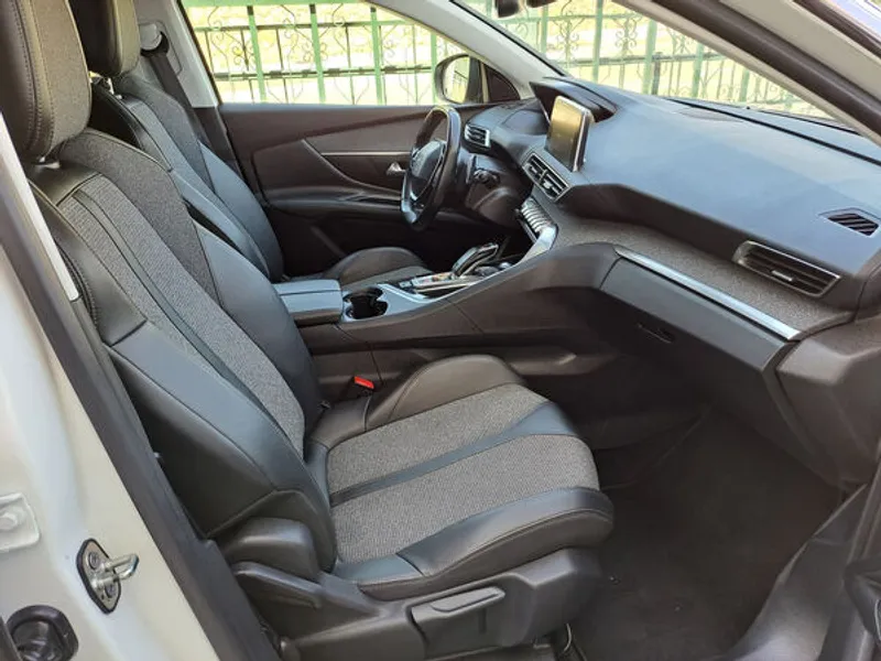 Peugeot  3008 SUV 1.5 HDI  Allure