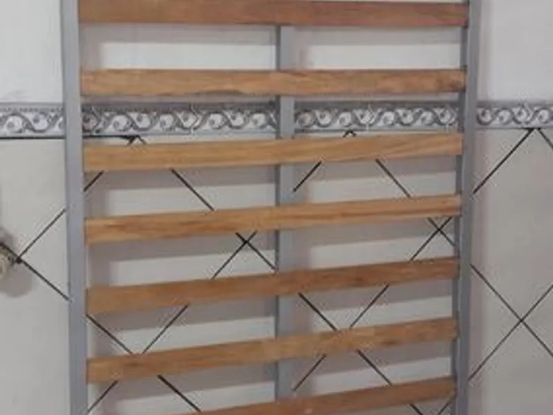 Estrados de solteiro