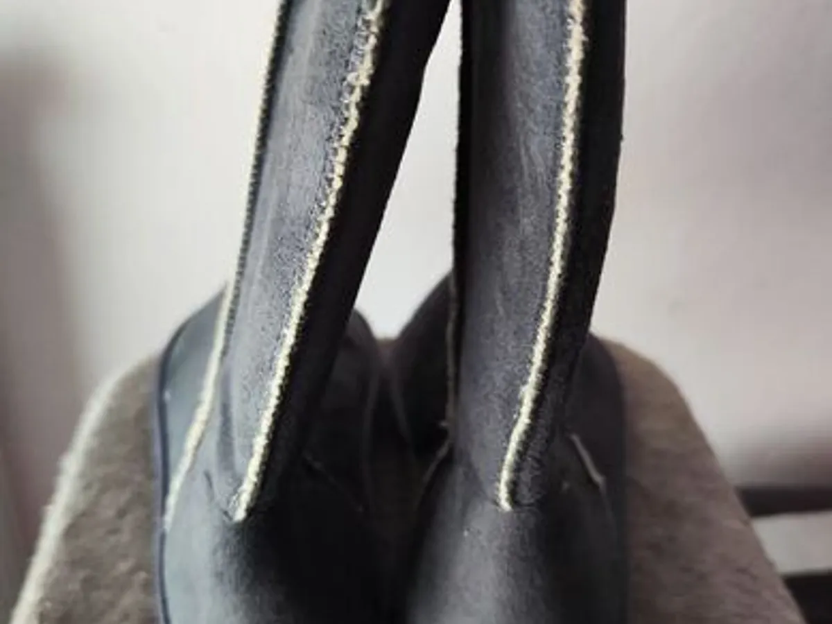 Botas estilo Pantufa acinzentadas n 41 da Justine 