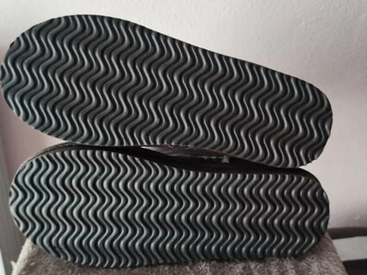 Botas estilo Pantufa acinzentadas n 41 da Justine 