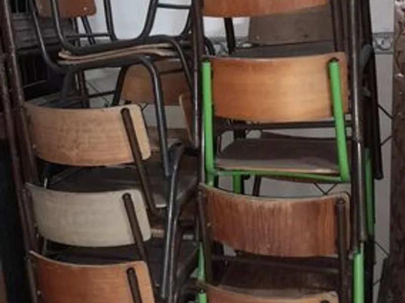 Lote de cadeiras infantis (15)