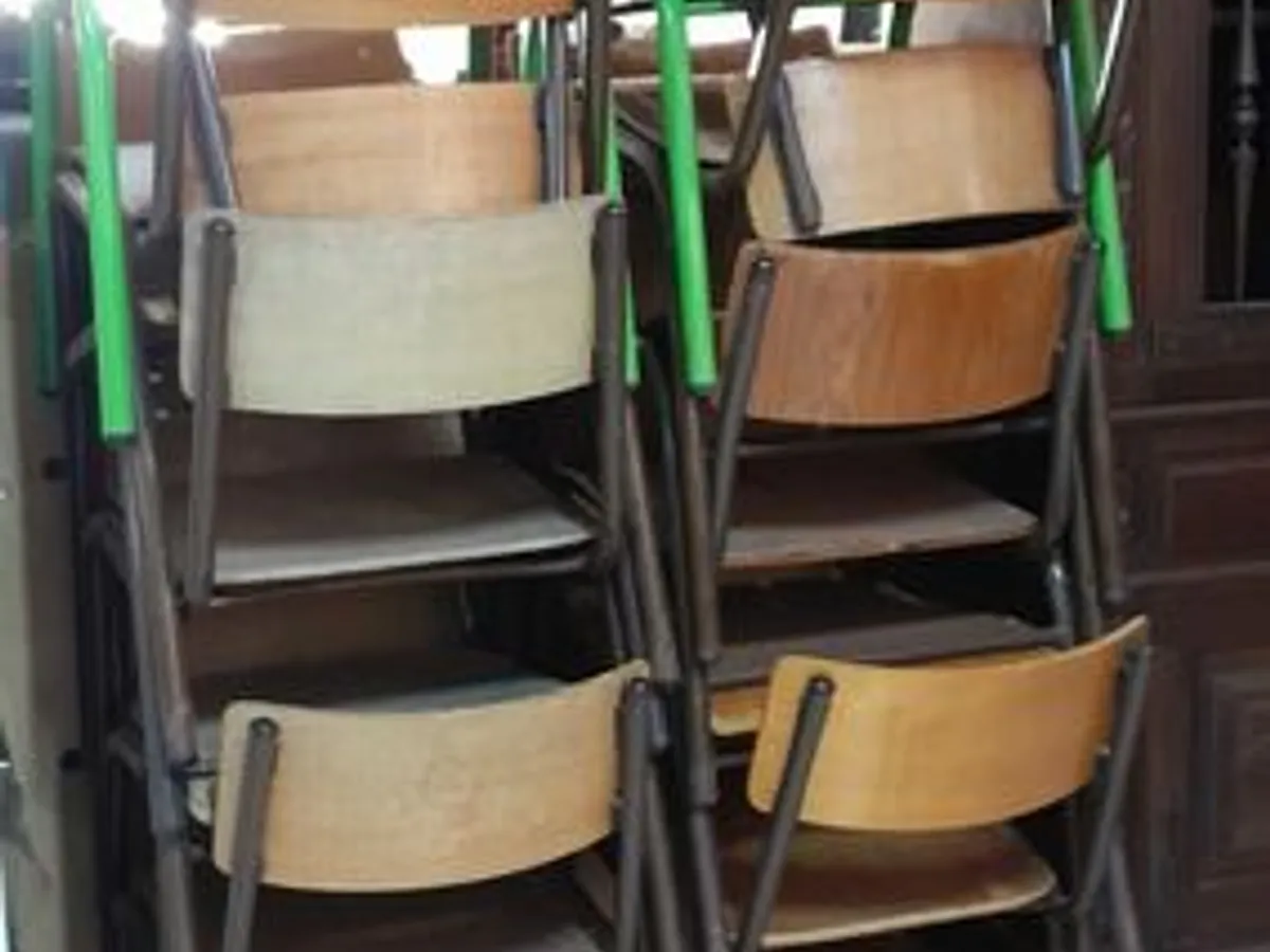 Lote de cadeiras infantis (15)