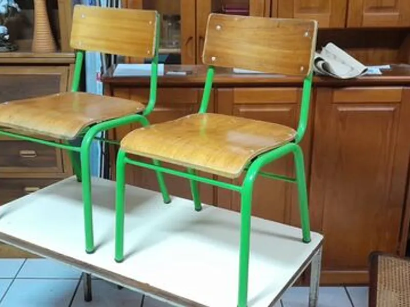 Lote de cadeiras infantis (15)