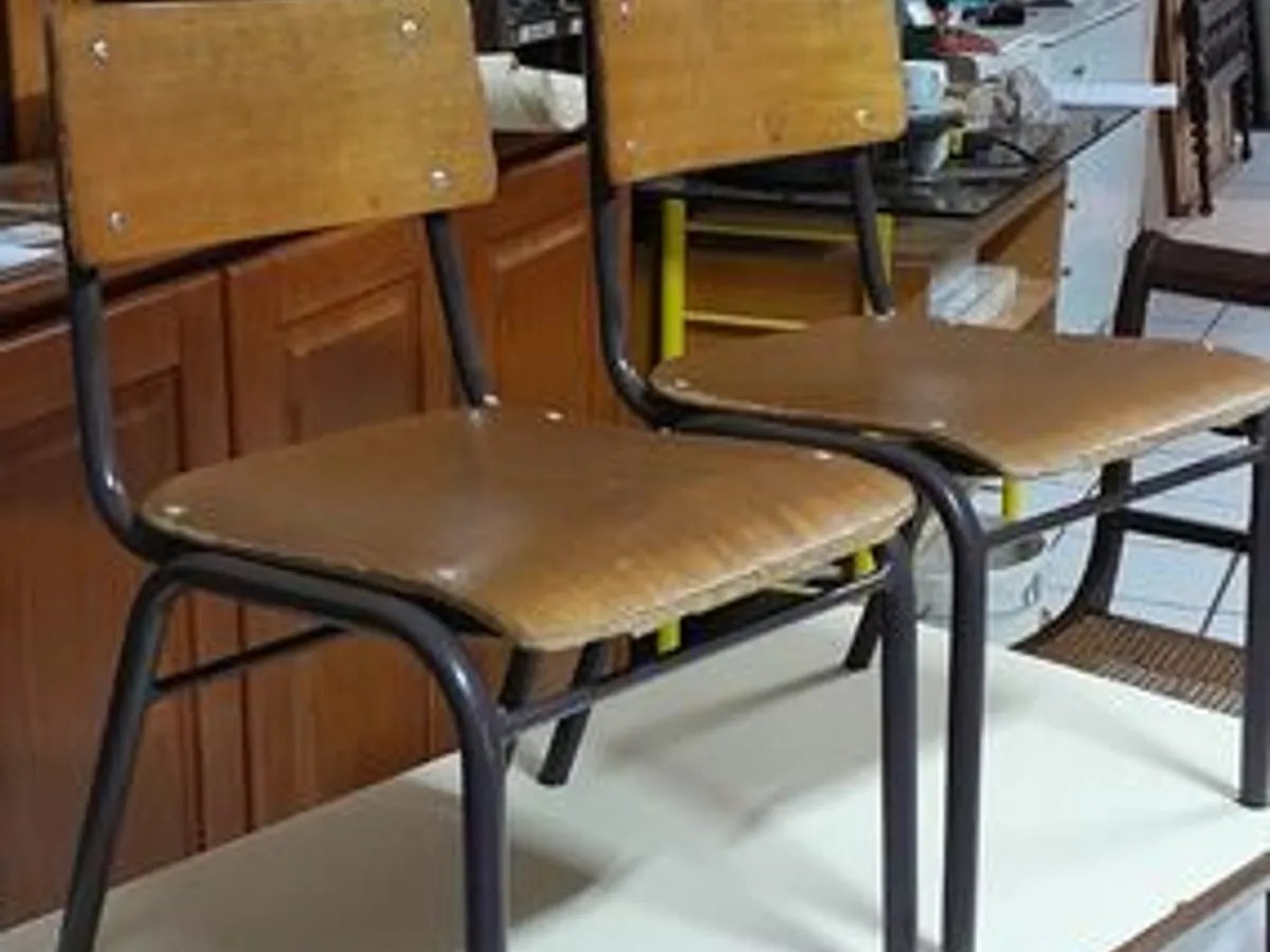 Lote de cadeiras infantis (15)