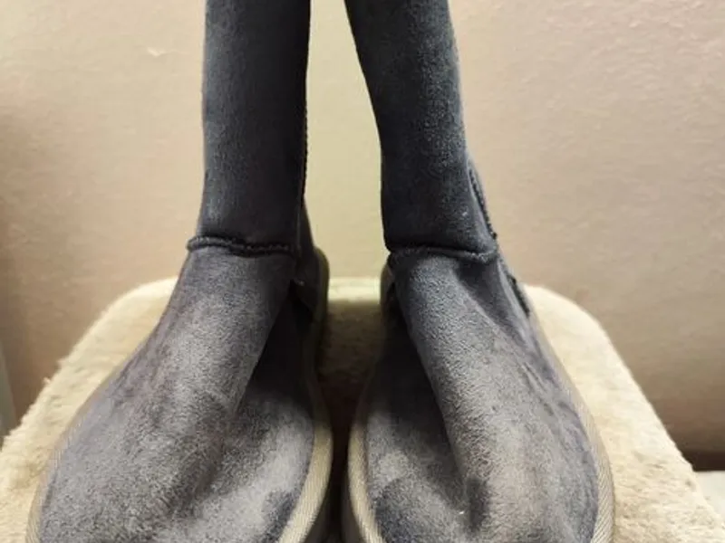 Botas estilo Pantufa acinzentadas n40 da Justine 