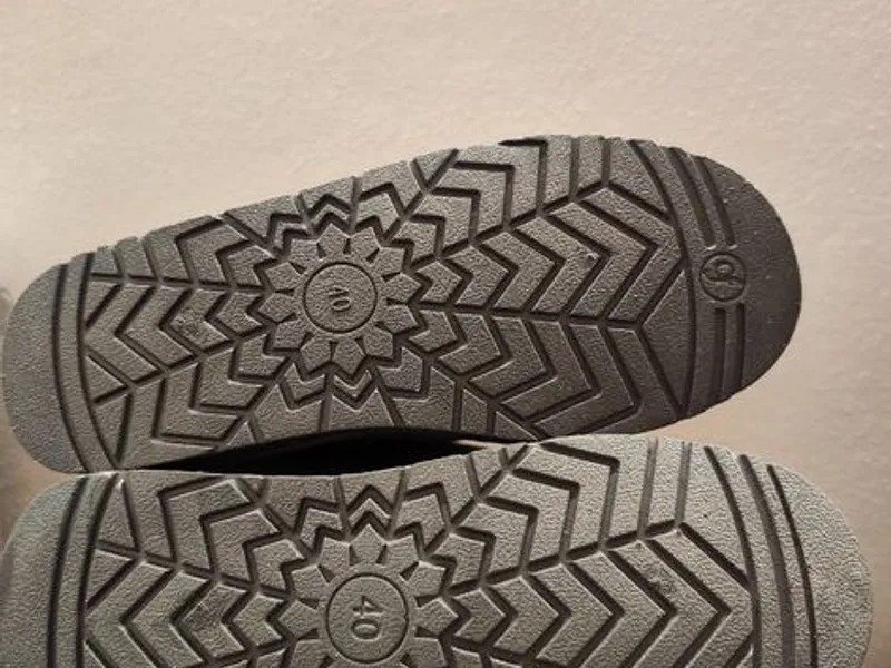 Botas estilo Pantufa acinzentadas n40 da Justine 