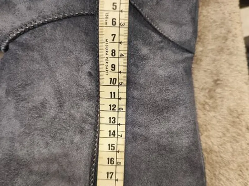 Botas estilo Pantufa acinzentadas n40 da Justine 