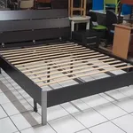 Cama de casal e 2 mesinhas de cabeceira 1