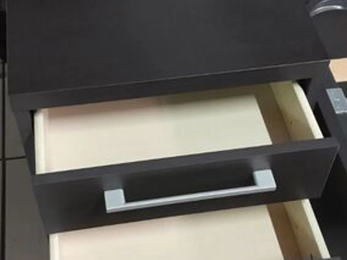 Cama de casal e 2 mesinhas de cabeceira