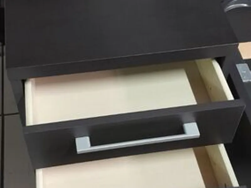 Cama de casal e 2 mesinhas de cabeceira