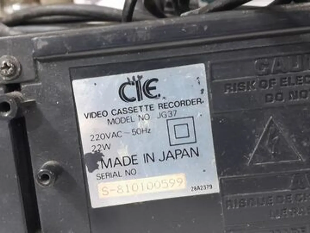 Leitor VHS e lote de cassetes