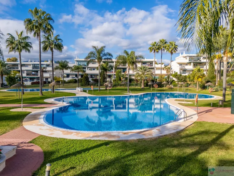 For sale of flat in Nueva Andalucía, Altos del Rodeo