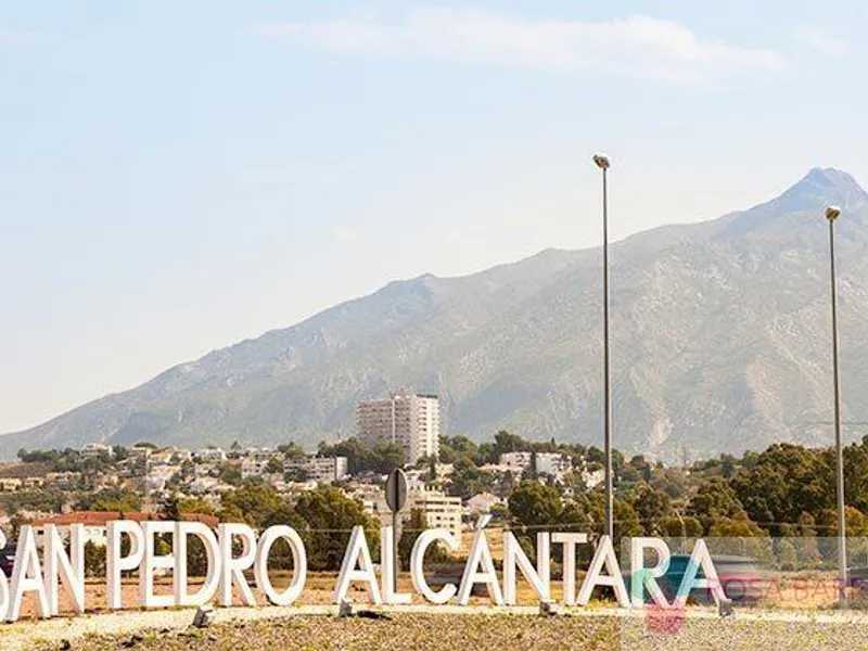 For sale of flat in San Pedro de Alcántara, San Pedro Pueblo