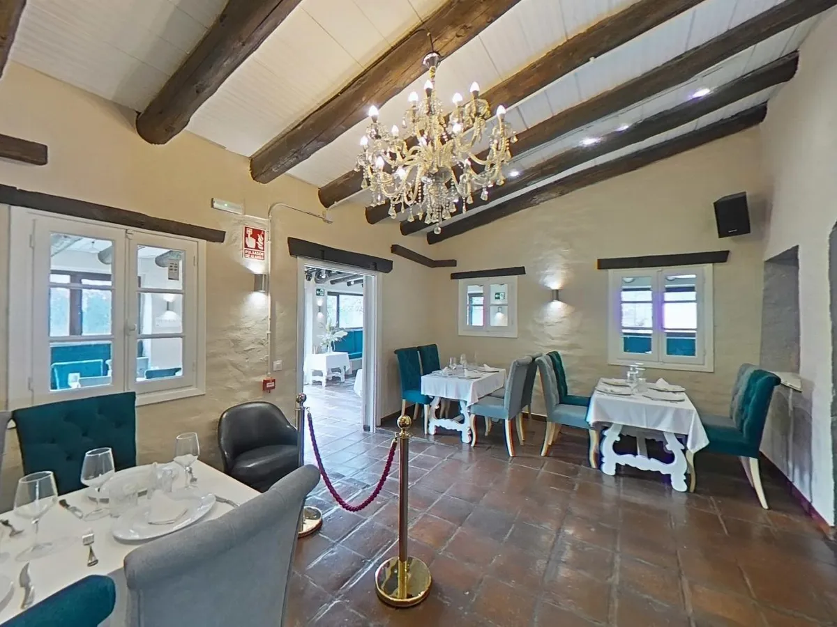 For sale of premises in Estepona, El Paraiso Barronal