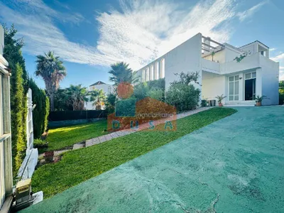 VILLA INDEPENDIENTE CON MUCHAS OPCIONES | 1.600.000 €, 450 m²