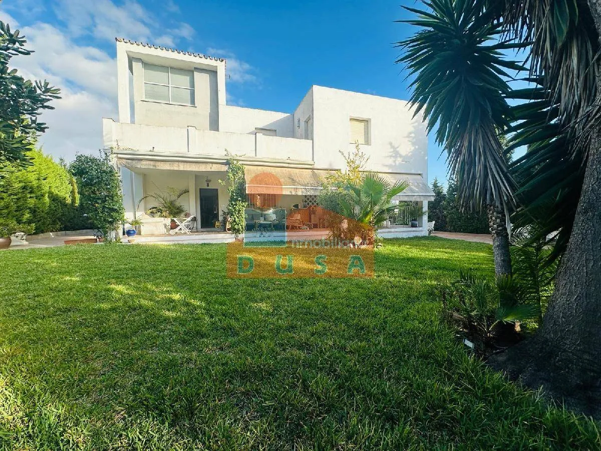 VILLA INDEPENDIENTE CON MUCHAS OPCIONES | 1.600.000 €, 450 m²