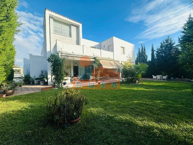 VILLA INDEPENDIENTE CON MUCHAS OPCIONES | 1.600.000 €, 450 m²