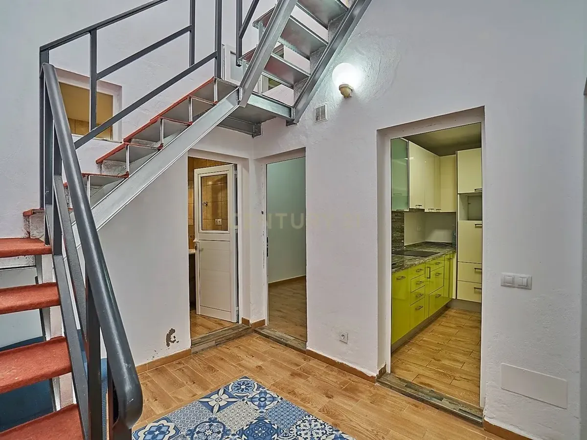 Casa reformada con terraza y vistas al mar