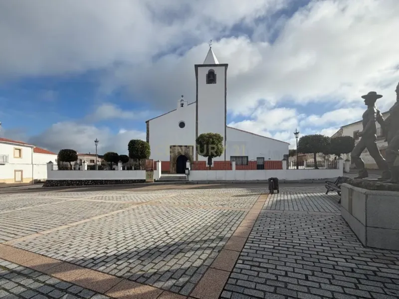 Casa y parcela rústica en Plasenzuela, situada entre Cáceres y Trujillo_ Plasenzuela