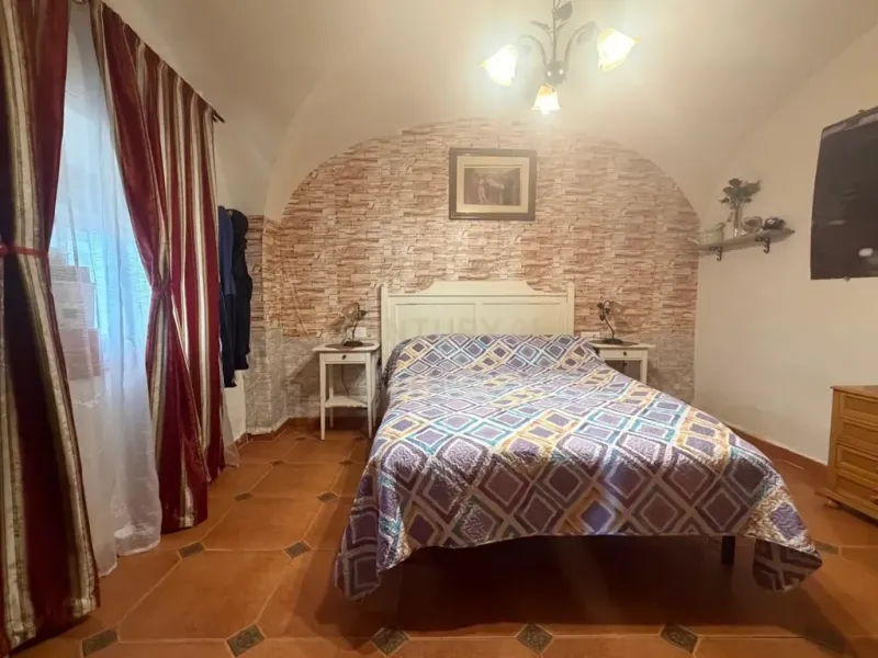 Casa y parcela rústica en Plasenzuela, situada entre Cáceres y Trujillo_ Plasenzuela