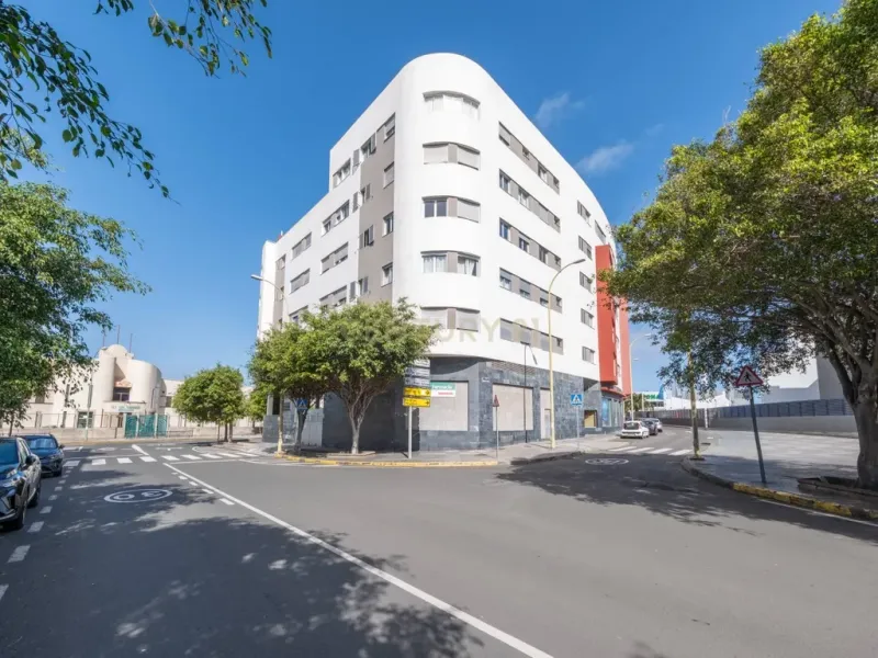 Vivienda luminosa en residencial con piscina, con plaza de garaje y trastero