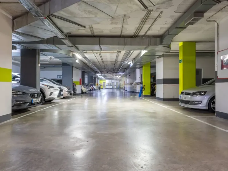 Vivienda luminosa en residencial con piscina, con plaza de garaje y trastero