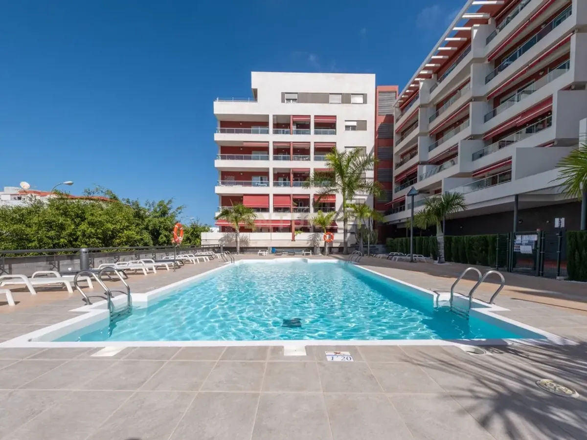 Vivienda luminosa en residencial con piscina, con plaza de garaje y trastero