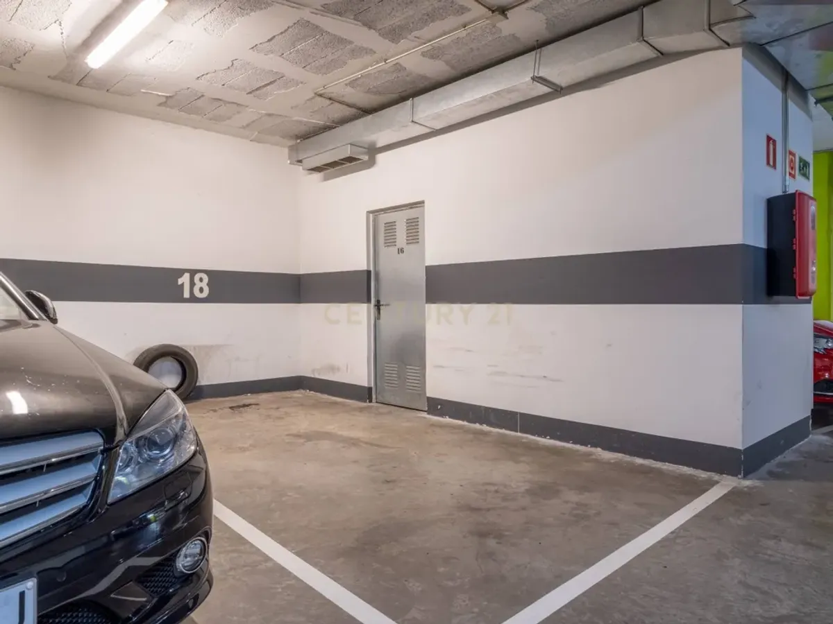 Vivienda luminosa en residencial con piscina, con plaza de garaje y trastero