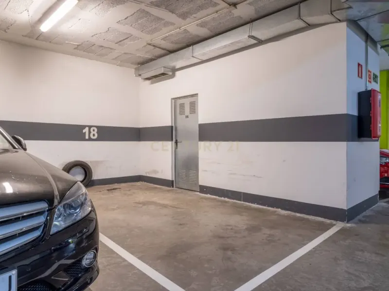 Vivienda luminosa en residencial con piscina, con plaza de garaje y trastero