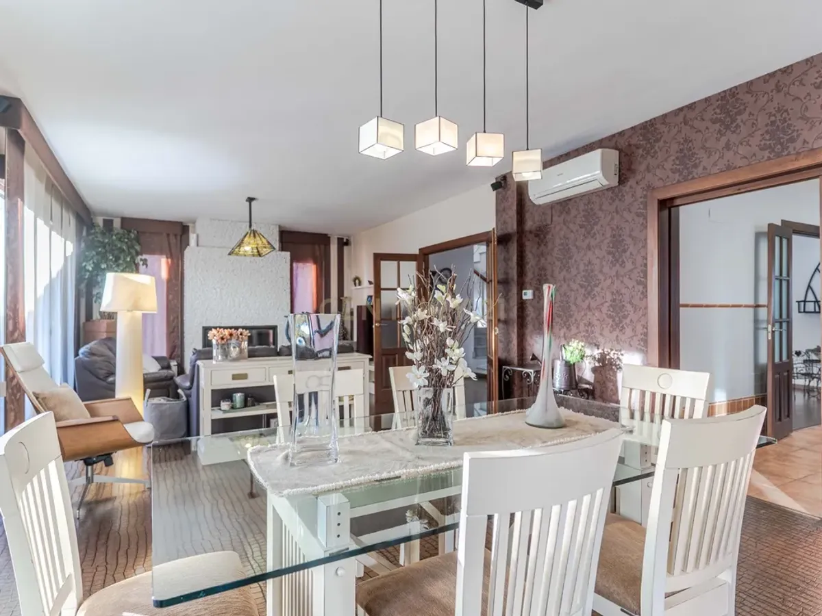 Chalet Independiente en Altos de la Zubia