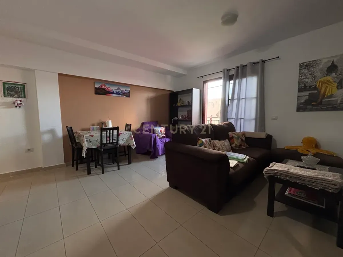 Piso en venta en Arafo con terraza privada, garaje y trastero.