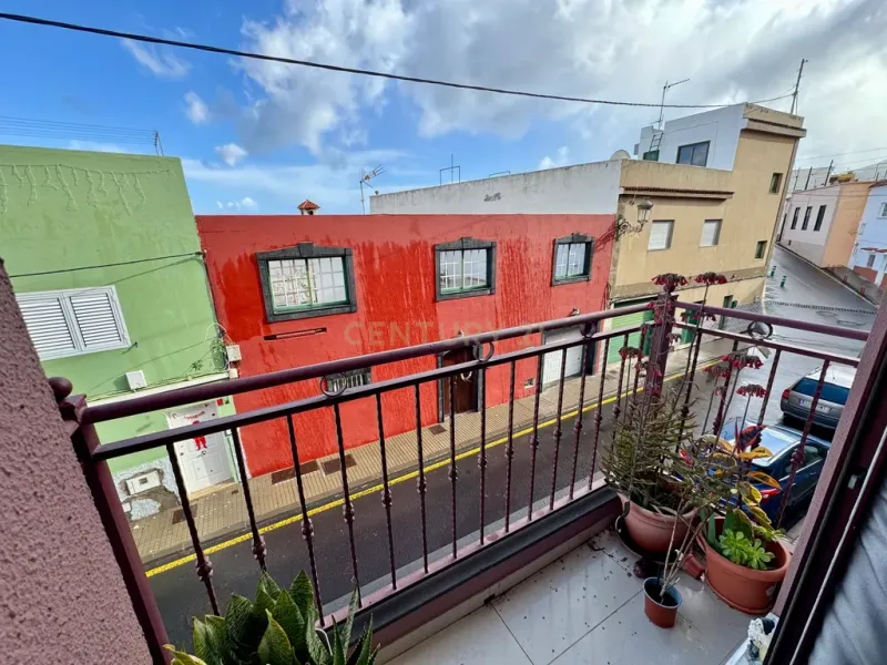 Piso en venta en Arafo con terraza privada, garaje y trastero.