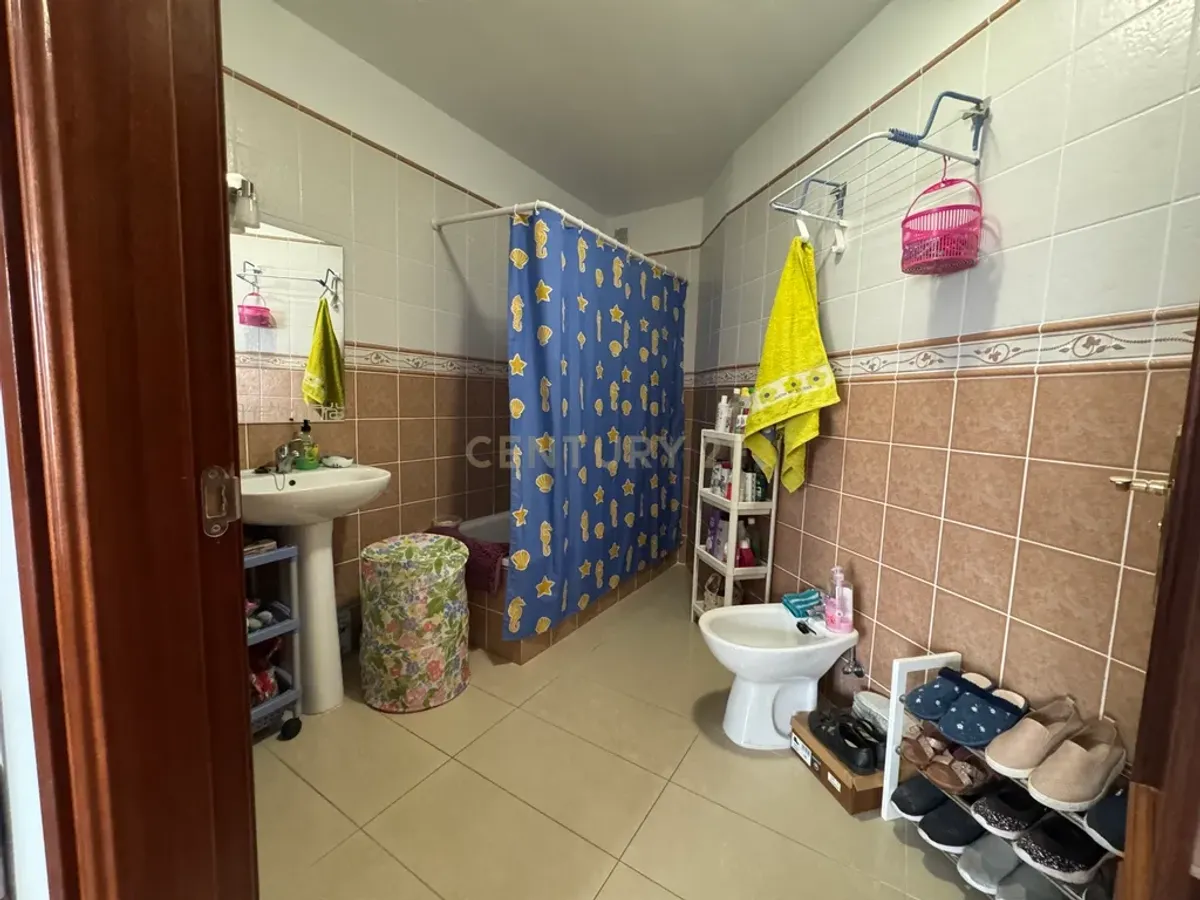 Piso en venta en Arafo con terraza privada, garaje y trastero.