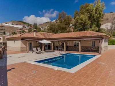 MAGNIFICA PROPIEDAD EN EL MISMO PUEBLO DE ALMUÑECAR