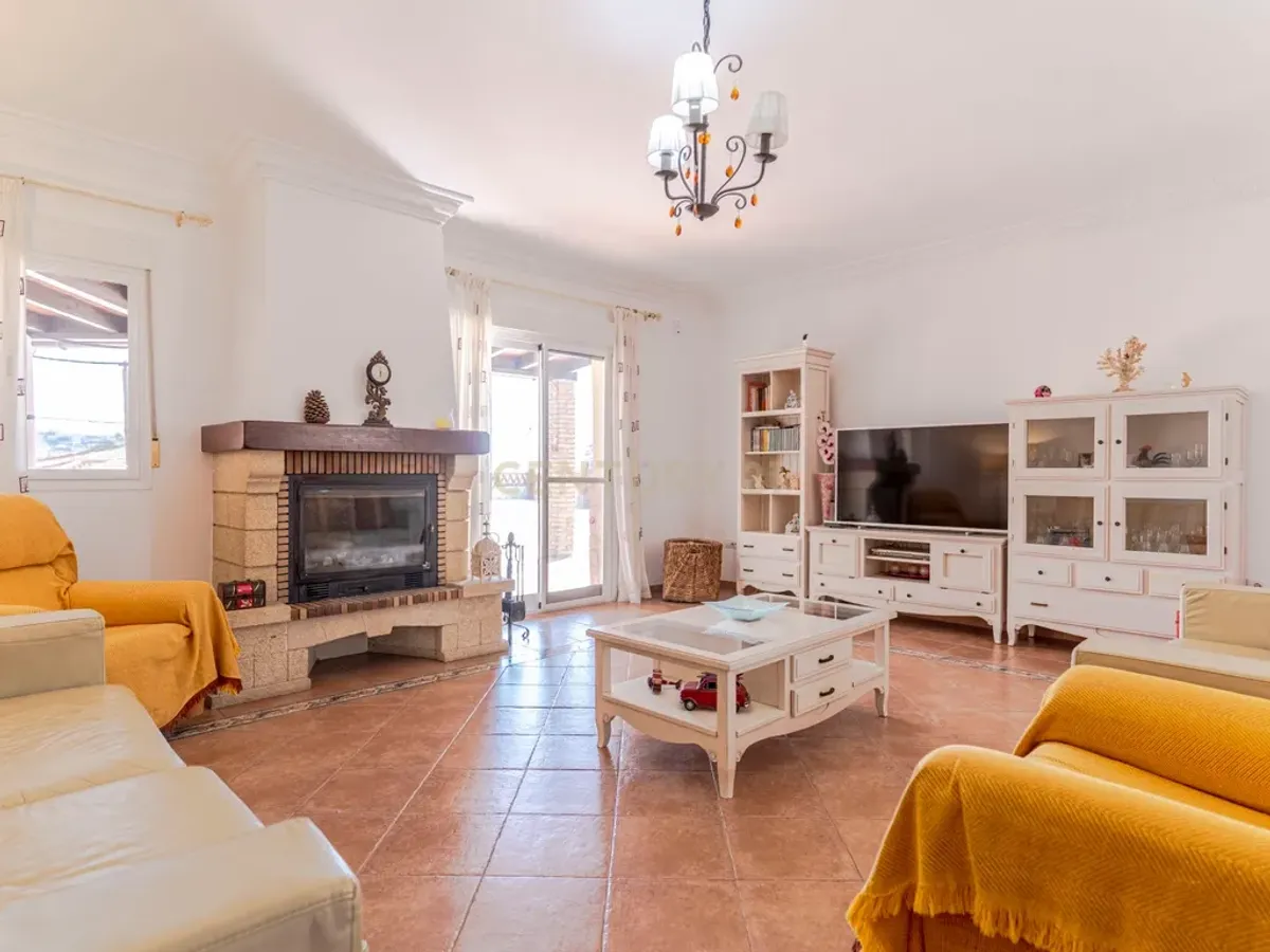 MAGNIFICA PROPIEDAD EN EL MISMO PUEBLO DE ALMUÑECAR