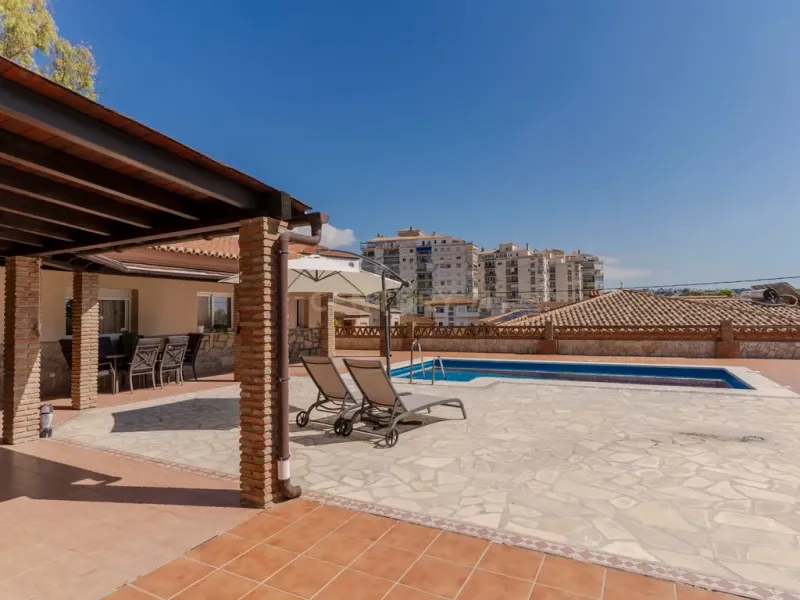 MAGNIFICA PROPIEDAD EN EL MISMO PUEBLO DE ALMUÑECAR