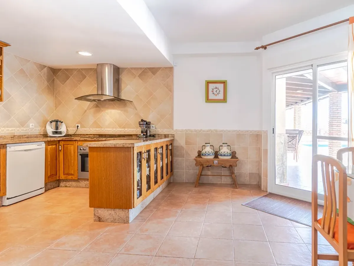 MAGNIFICA PROPIEDAD EN EL MISMO PUEBLO DE ALMUÑECAR