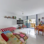 Piso luminoso con balcón y patio en La Bòbila – Sitges 2