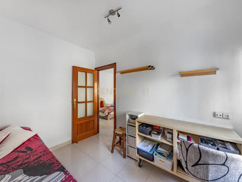 Piso luminoso con balcón y patio en La Bòbila – Sitges