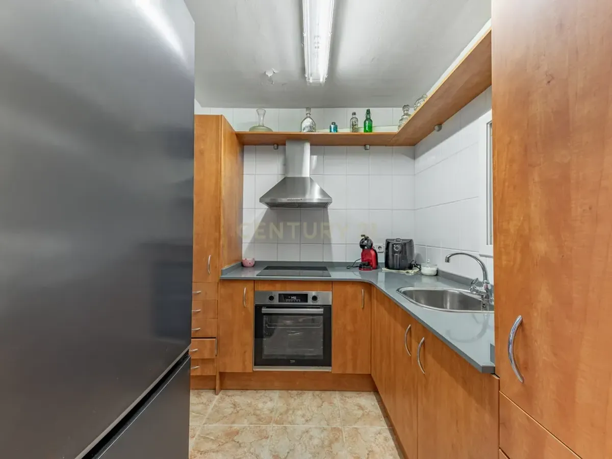 Piso luminoso con balcón y patio en La Bòbila – Sitges