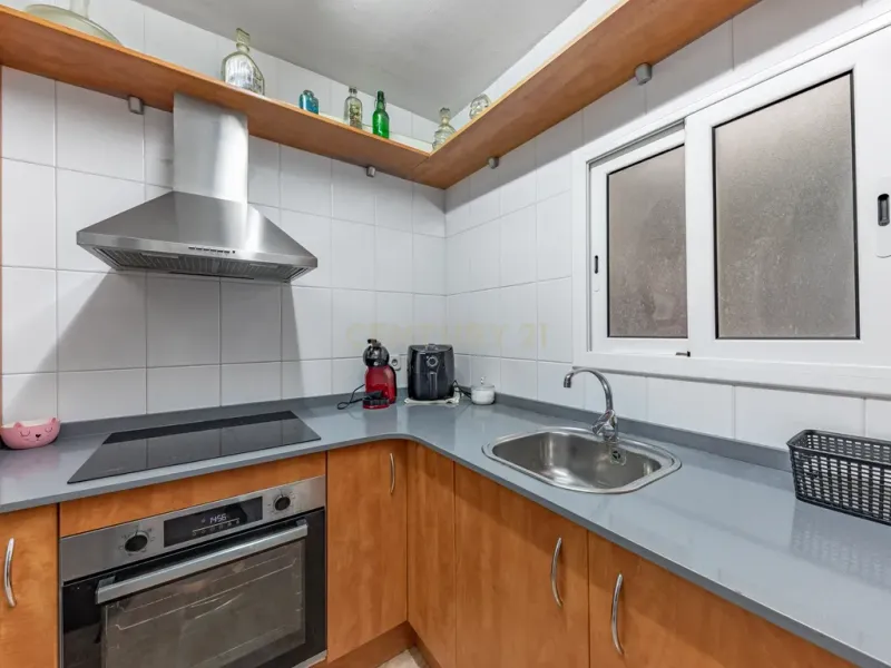 Piso luminoso con balcón y patio en La Bòbila – Sitges