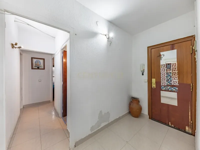 Piso luminoso con balcón y patio en La Bòbila – Sitges