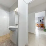 Piso luminoso con balcón y patio en La Bòbila – Sitges 12